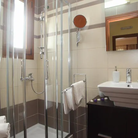 Adelais * Цукаладес